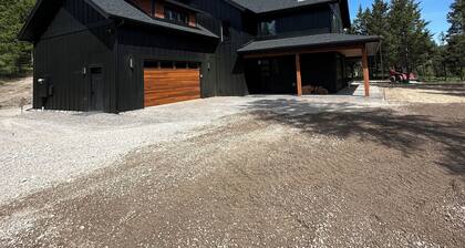 Charming studio in peaceful Somers with WiFi, AC, great views