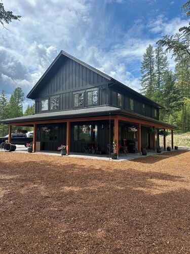 Charming studio in peaceful Somers with WiFi, AC, great views