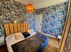 12 habitaciones, tabla de planchar con plancha y internet 