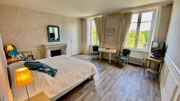 12 bedrooms, iron/ironing board, internet