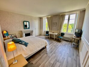 12 soverom, strykejern/-brett og internettilgang