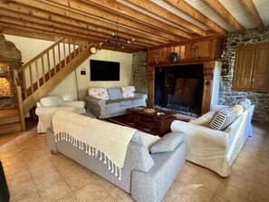 Foosball, table tennis, stereo