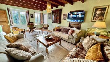 Télévision, baby-foot, chaßne hi-fi