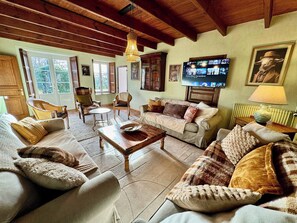 TV, fotballspill og stereoanlegg