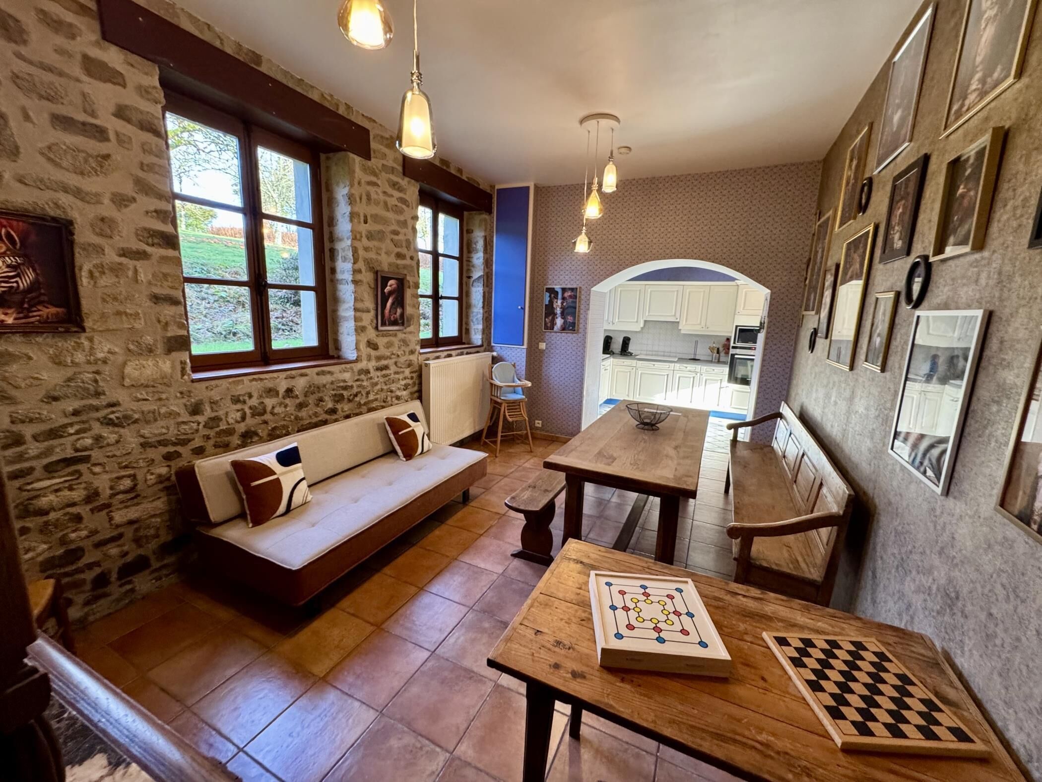 Fotballspill, bordtennis og stereoanlegg