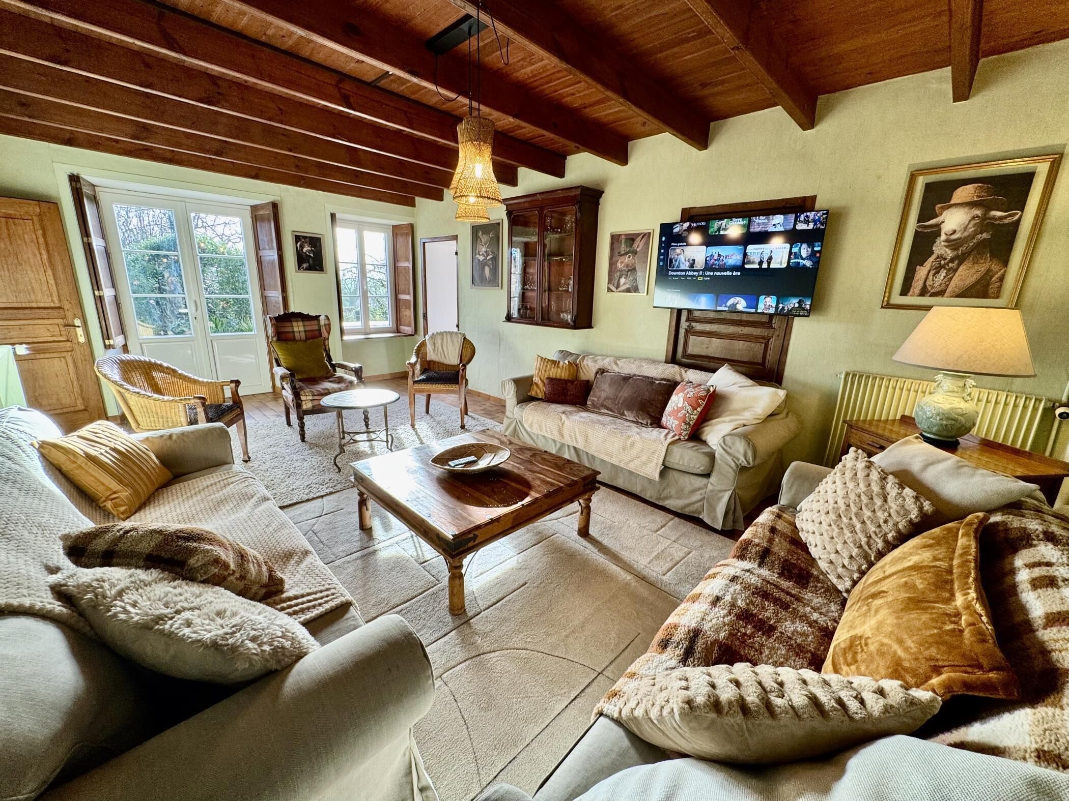 Fotballspill, bordtennis og stereoanlegg