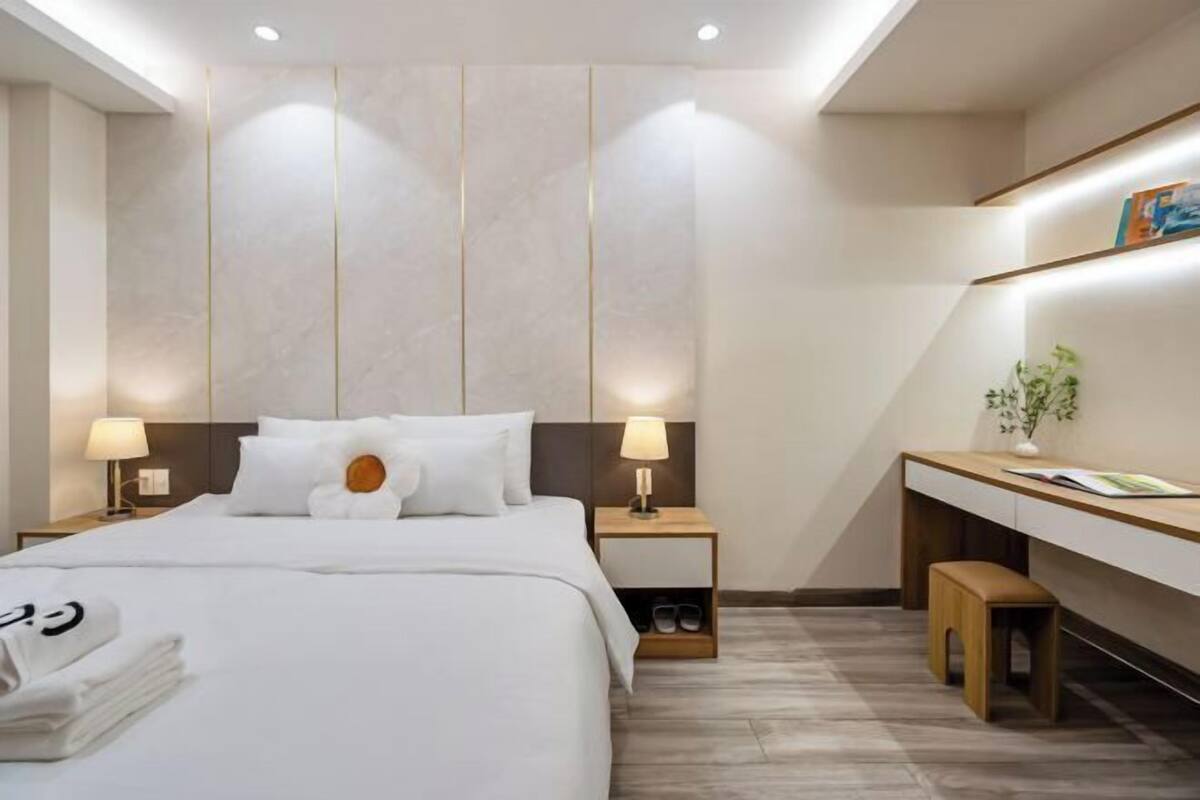 Soundproofing, free WiFi, bed sheets