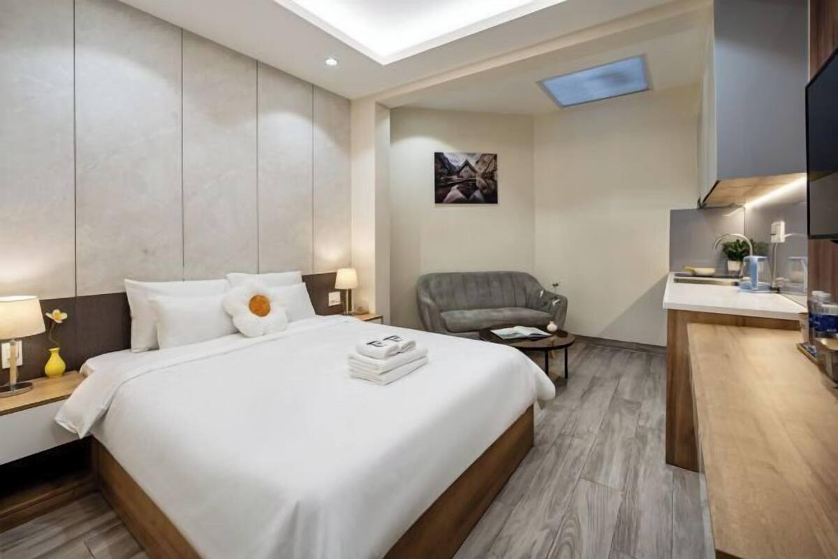 Soundproofing, free WiFi, bed sheets