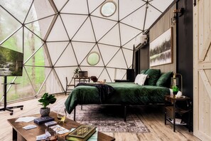 1 bedroom, iron/ironing board, WiFi, bed sheets - Luxury Dome Close w/ Sauna, Fire Pit, Close to Brimstone, Big South Fork (Robbins)