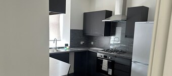 Central 3-Bed Seaside Apartment - Sleeps 5