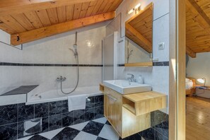 Een douche, een haardroger, handdoeken