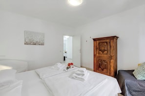2 bedrooms, free WiFi, bed sheets - Flower House, Arco, Italy (Arco)