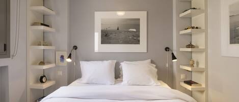 WiFi (無料)、ベッドシーツ