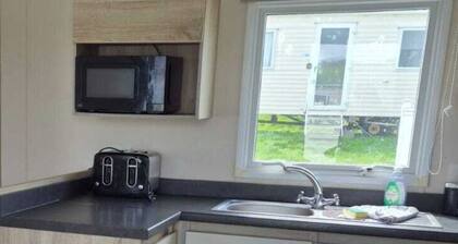 Caravan 163 sleeps up to 8 guests