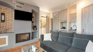 TV, fireplace