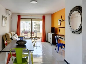 TV - Apartment 'Gardenias Playa' with Wi-Fi and Air Conditioning (Grau i Platja)
