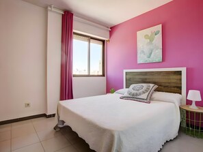 3 bedrooms, iron/ironing board, free WiFi, bed sheets - Apartment 'Gardenias Playa' with Wi-Fi and Air Conditioning (Grau i Platja)