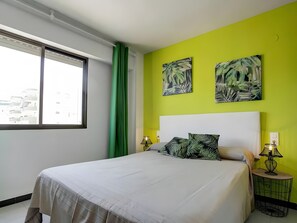 3 bedrooms, iron/ironing board, free WiFi, bed sheets - Apartment 'Gardenias Playa' with Wi-Fi and Air Conditioning (Grau i Platja)