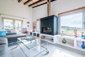 Televisie en een open haard