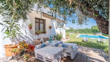 屋外ダイニングエリア