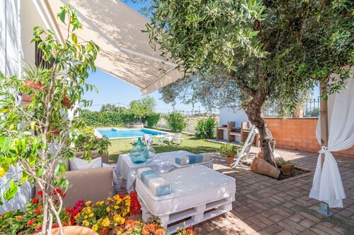 Holiday Home 'Pozo Viejo' with Private Pool, Wi-Fi and Air Conditioning