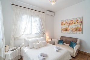 4 bedrooms, iron/ironing board, free WiFi, bed sheets