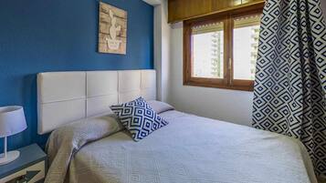3 slaapkamers, een strijkplank/strijkijzer, gratis wifi, beddengoed