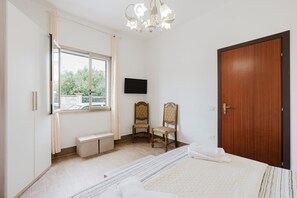 1 bedroom, iron/ironing board, free WiFi, bed sheets - Apartment 'Maresol' with Private Terrace, Wi-Fi and Air Conditioning (Marsala)