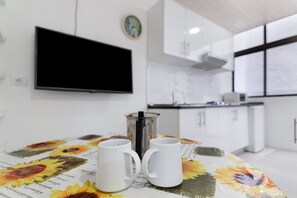 Interior - Vacation Apartment 'Apartamento Con Jardín' with Mountain View, Private Garden and Wi-Fi (Maspalomas)
