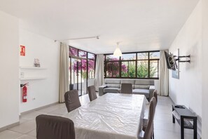 Interior - Vacation Apartment 'Apartamento Con Jardín' with Mountain View, Private Garden and Wi-Fi (Maspalomas)