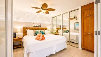 Vila, 1 kamar tidur (Ocean View, Sleeps 4 (HOL-102)) | 1 kamar tidur, ruang kerja ramah laptop, dan setrika/meja setrika