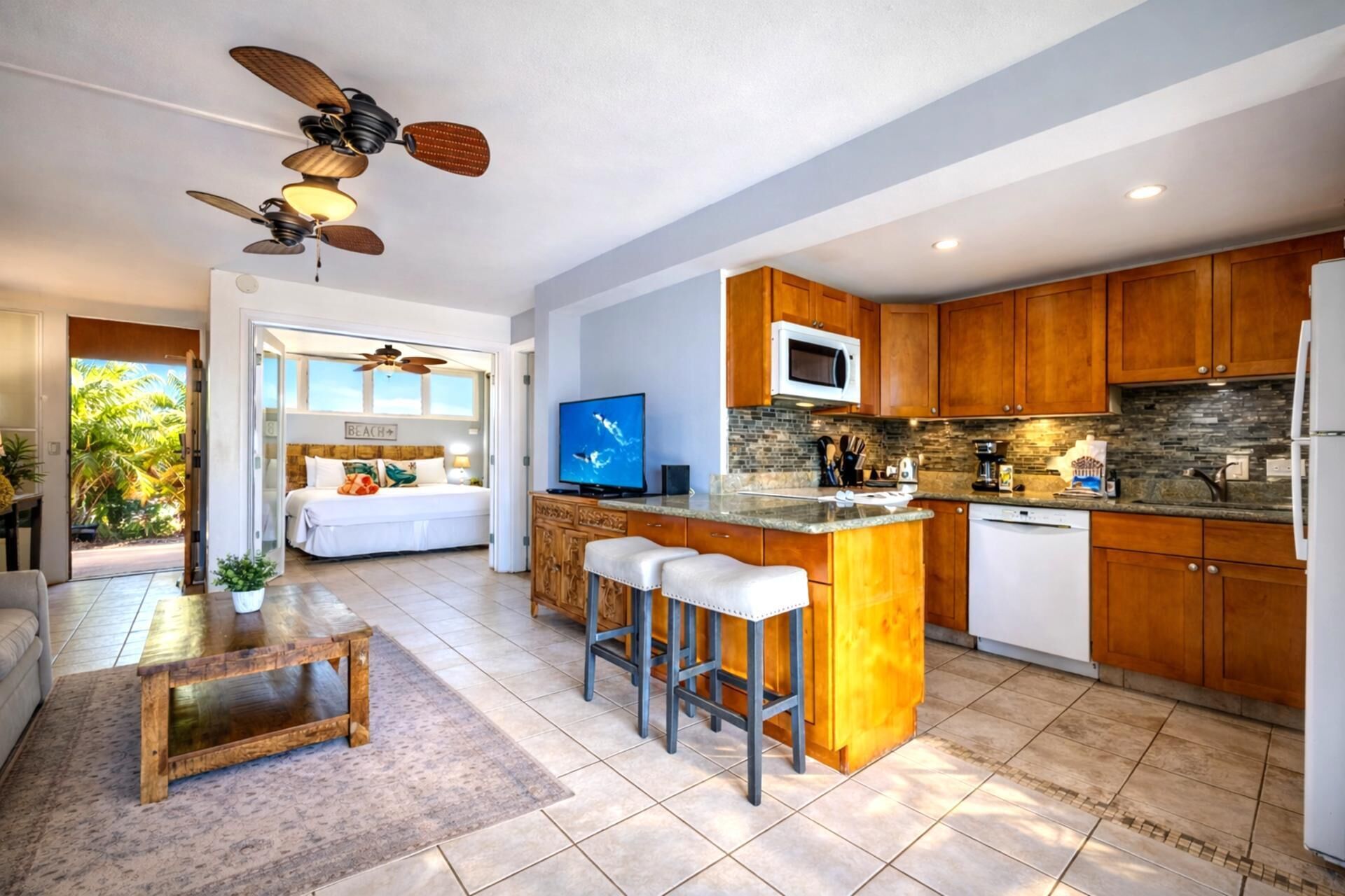 Condo (1 Bedroom) | Dining