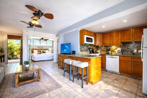 Condo (1 Bedroom) | Restaurantes