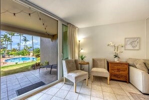 Apartment (1 Bedroom) | Wohnzimmer | Fernseher