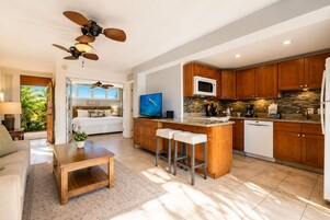 Villa, 1 habitación (Ocean View, Sleeps 4 (HOL-102)) | Zona de estar | Una televisión