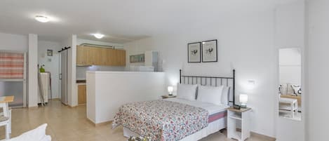 Iron/ironing board, free WiFi, bed sheets