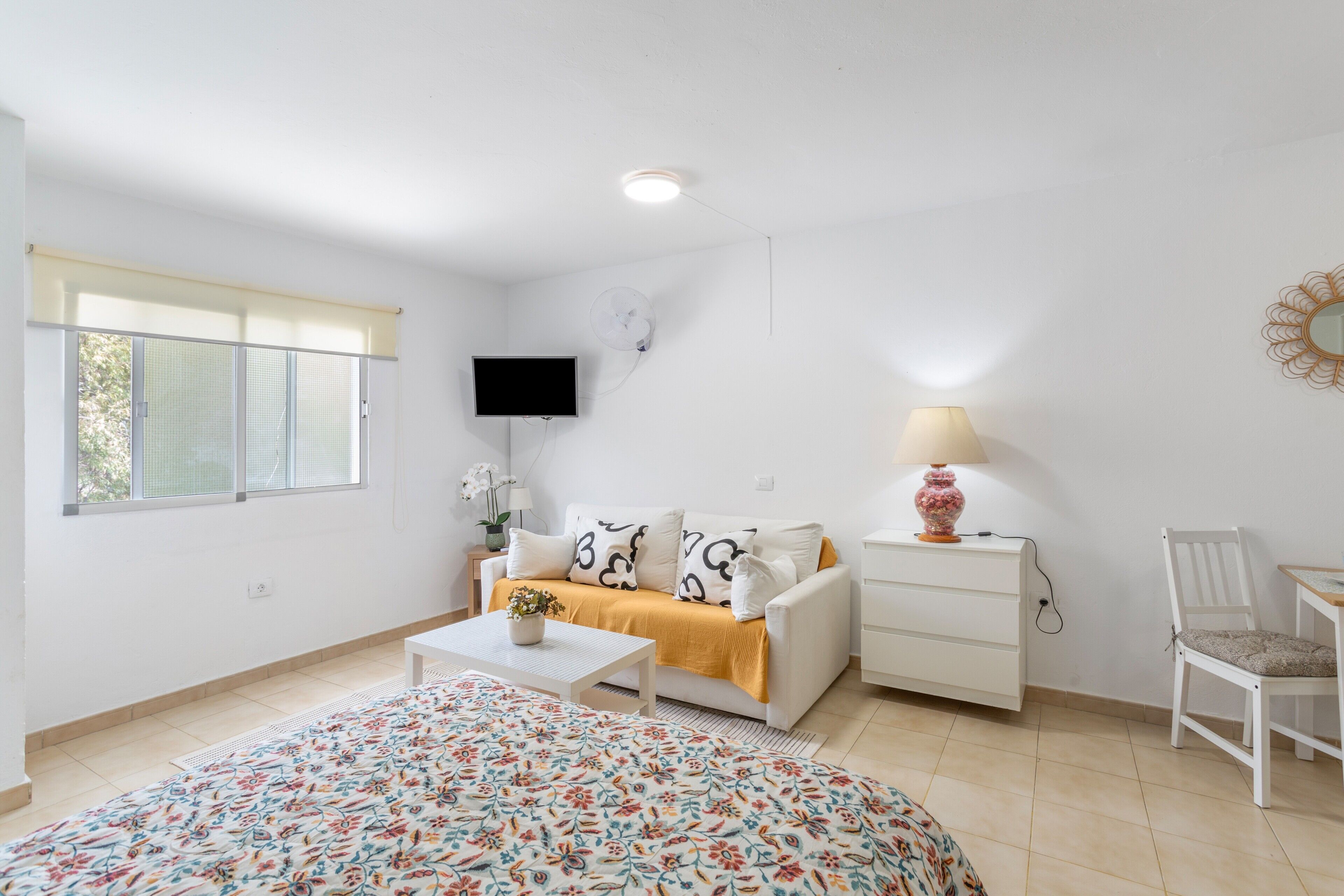 Iron/ironing board, free WiFi, bed sheets