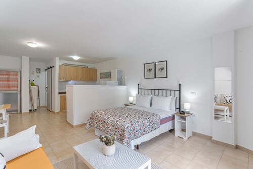 Vacation Studio 'Danoe 4' with Mountain View and Wi-Fi