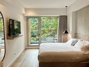 1 bedroom, in-room safe, desk, free WiFi