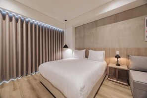 1 habitación, caja de seguridad en la habitación y escritorio 