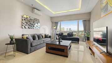 Apartment, 3 Bedrooms, City View | Living area
