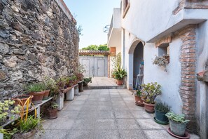 Property grounds - Apartment 'Santu Jorji' with Mountain View, Wi-Fi and Air Conditioning (Onifai)