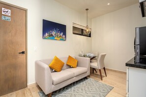 Apartment, 1 Bedroom, Accessible, Smoking | Living room - Hermoso Departamento Paraíso Tropical en el Corazón de PdC (Playa del Carmen)