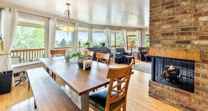 Cozy Cabin /Hot Tub/ Feel Home