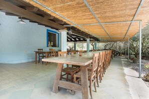 Outdoor dining - Studio 'Osalla' with Mountain View, Wi-Fi and Air Conditioning (Orosei)