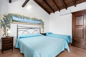 1 bedroom, free WiFi, bed sheets - Studio 'Osalla' with Mountain View, Wi-Fi and Air Conditioning (Orosei)