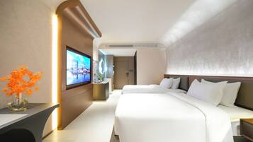 Una habitación de hotel moderna con dos camas, un televisor y un jarrón con flores.