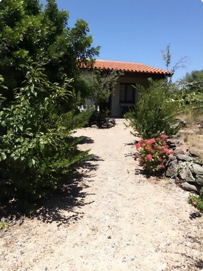 Exterior - Room 'Fuile E Mare' with Sea View, Wi-Fi and Air Conditioning (Orosei)