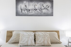 1 bedroom, bed sheets