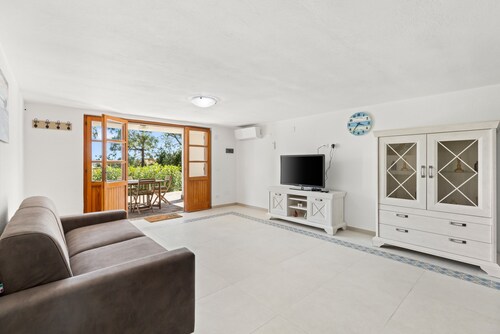 Apartment 'Giagiumar' with Sea View, Private Terrace and Air Conditioning